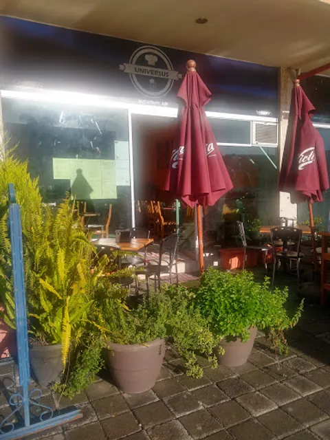 UNIVERSUS - Los Fuertes