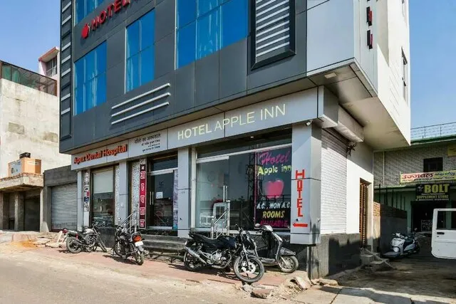 OYO Flagship 40182 Hotel Apple Inn