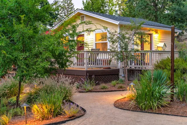 Aurora Park Cottages