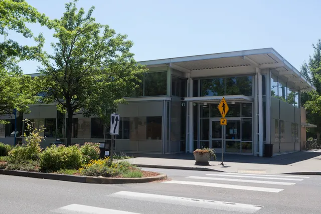 Multnomah County Library - Woodstock