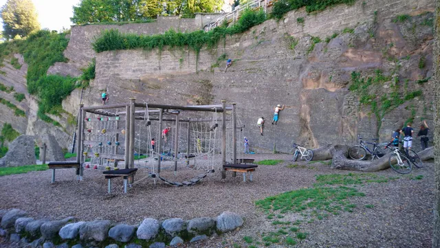 Spielplatz u. Kletterparcours Müllner Schanze