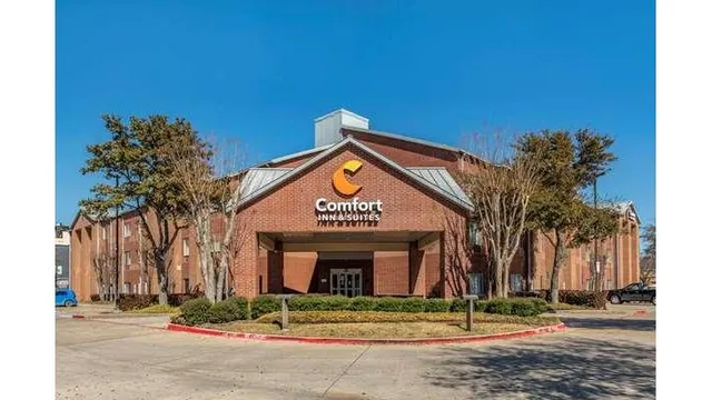 Comfort Inn & Suites North Dallas-Addison