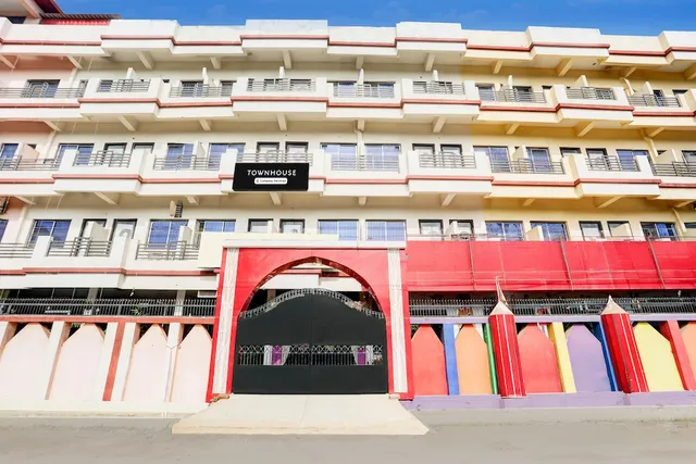 Super Townhouse Divyanagar formerly Shivam Grand Ranidiha Tiraha