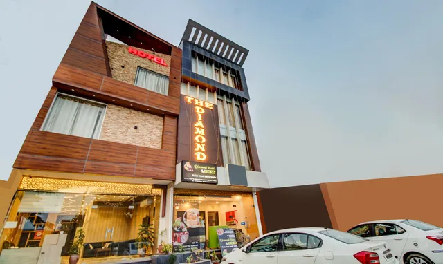 FabHotel Diamond - Hotel Near Zirakpur Panchkula Kalka Highway, Zirakpur