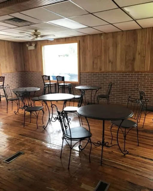 Mama D's Bakery and Cafe