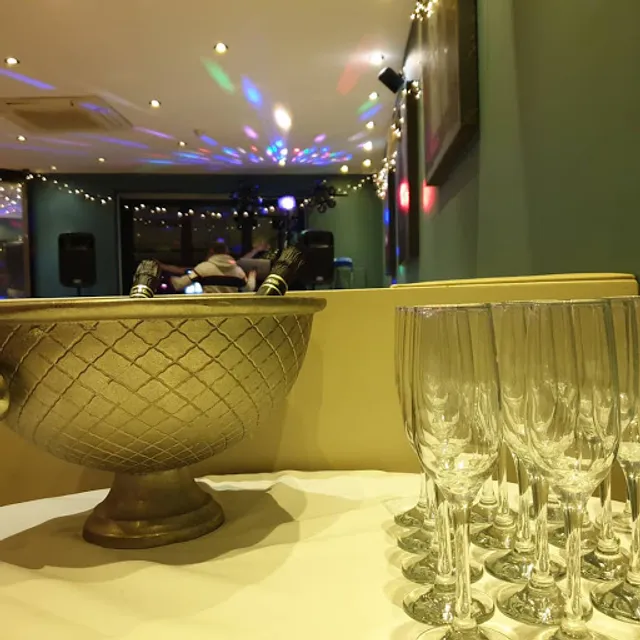 Thamesbreeze Bar and Restaurant