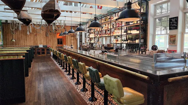 Owen's Fish Camp - Lakewood Ranch