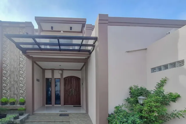 RedDoorz Syariah @ Hotel Adi Sederhana near Stasiun Jatibarang