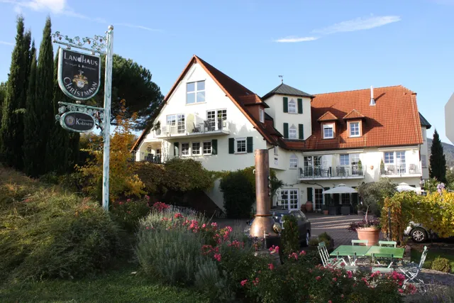Wein-gut-Hotel Landhaus Christmann - Weingut & Brennerei