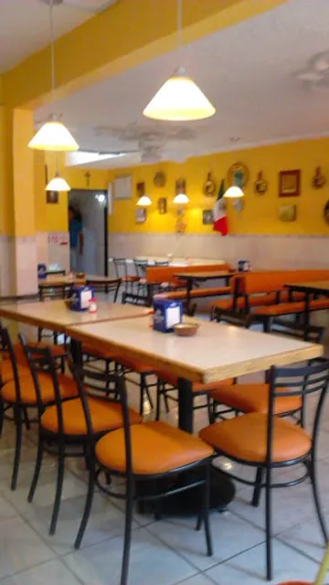 Cenaduría La Casa de los Chatos.