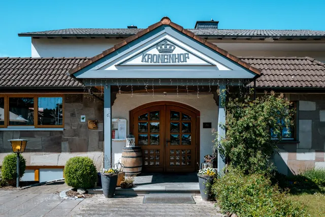 Hotel-Restaurant Kronenhof Weserbergland am Weser-Radweg