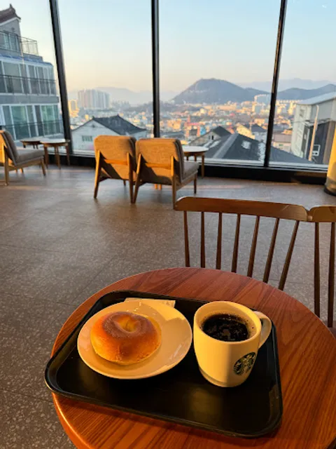 Starbucks Gimhae Gaya-ro DT Branch