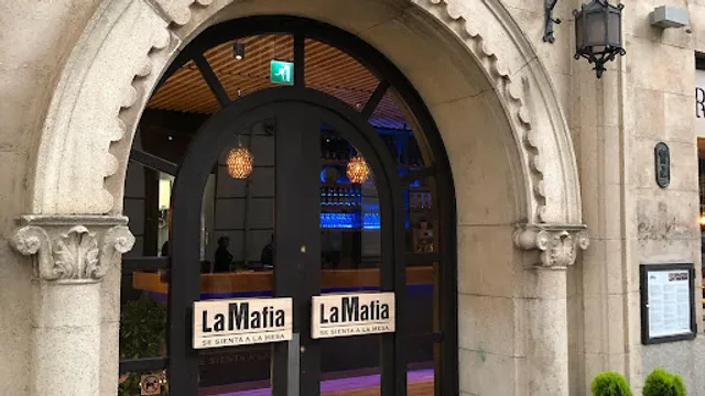 La Mafia se sienta a la mesa