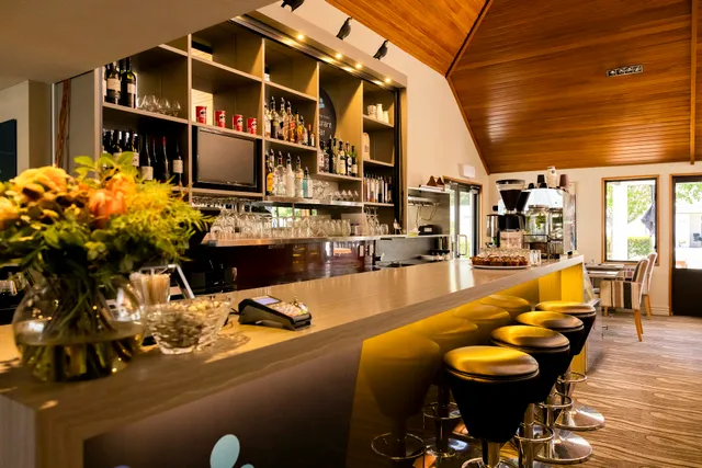 Airport Gateway Restaurant & Bar