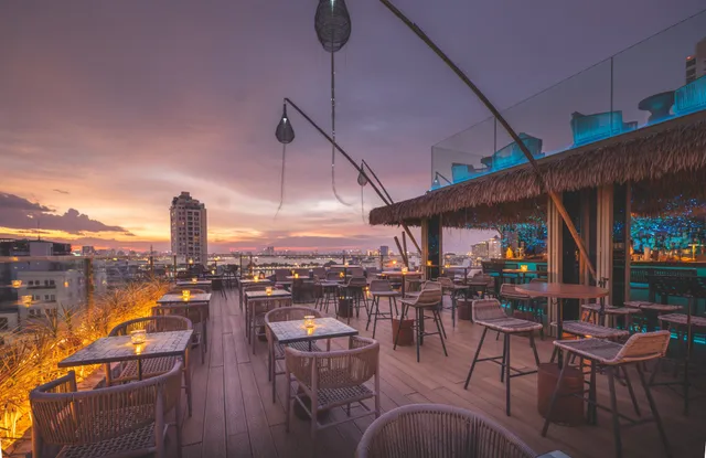 Bar Dinh Rooftop Lounge