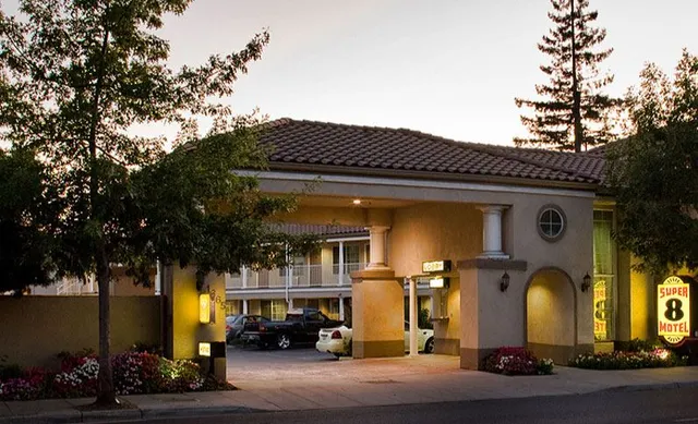 Super 8 by Wyndham Mountain View
