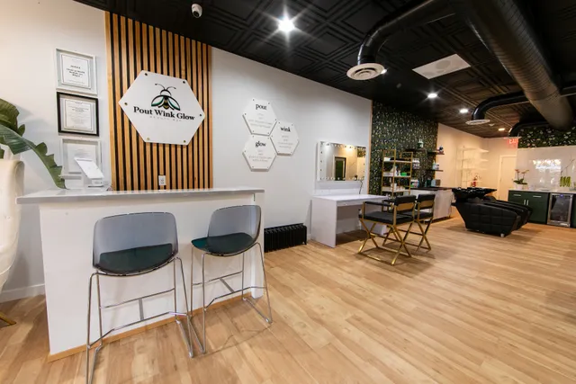 Pout Wink Glow Beauty Bar