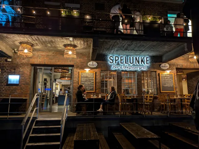 Spelunke Münster | Bar & Holzfeuergrill