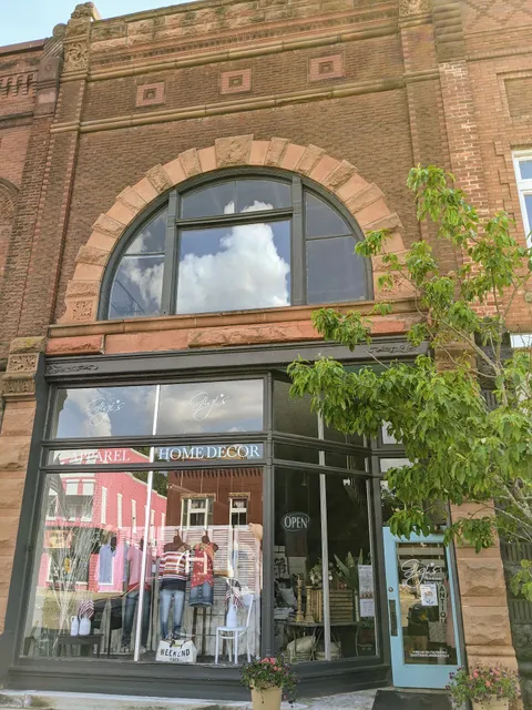 Gigi's Traveling Boutique