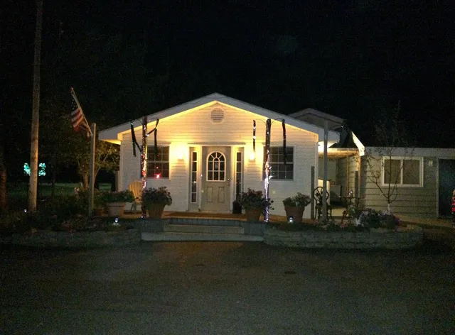 Curley's Paradise Motel