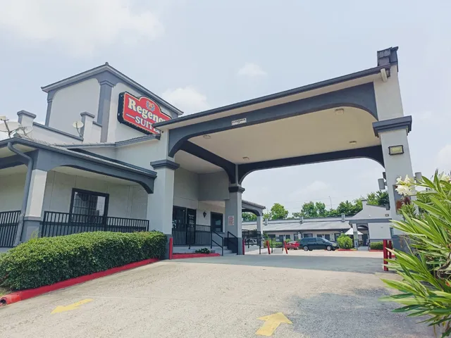 Hotel O Regency Suites Houston - IAH Beltway 8