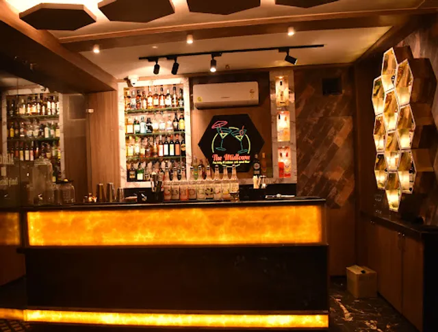 MIDTOWN FAMILY RESTAURANT & BAR