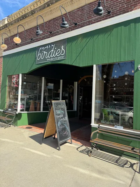 Birdies - The Place to Gather