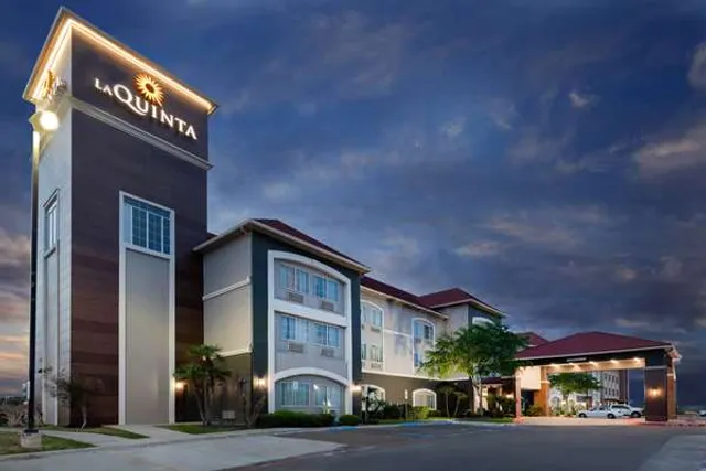 La Quinta Inn & Suites by Wyndham Laredo Airport