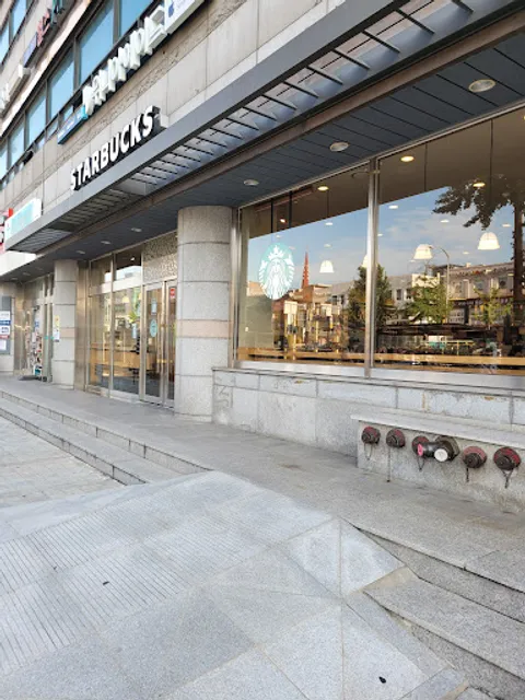 Starbucks Yeomchang Station