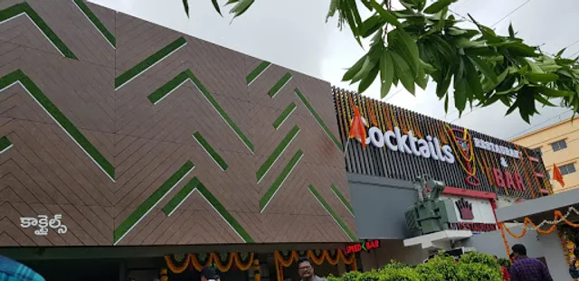 COCKTAILS RESTAURANT & BAR