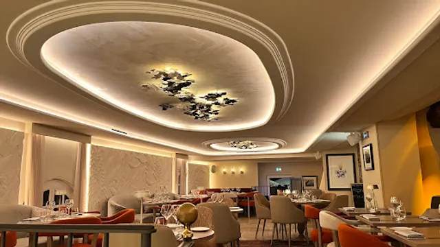 L'amandier De Mougins