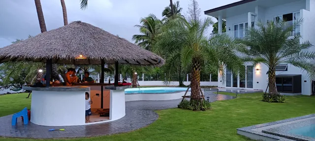 Beachfront Pool Villa Apartment