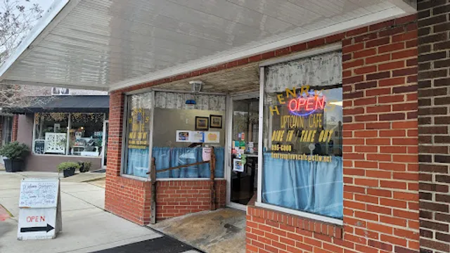 Henry's Uptown Cafe