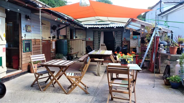 Edens Yard Backpackers