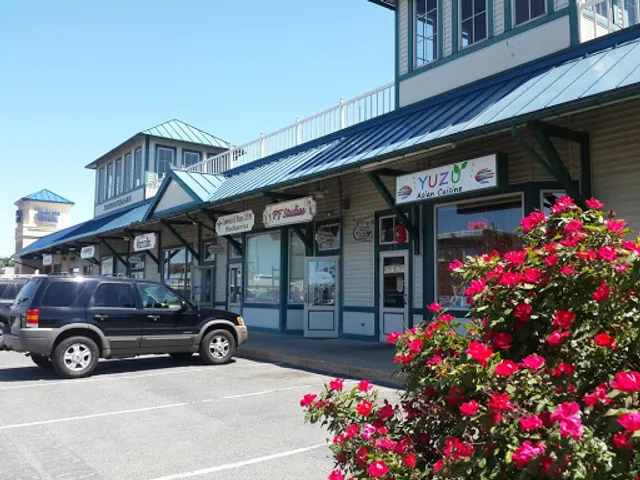 Yuzu sushi Asian restaurant