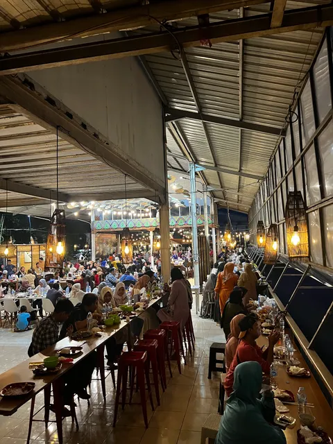 Saraba Nyaman Floating Restaurant