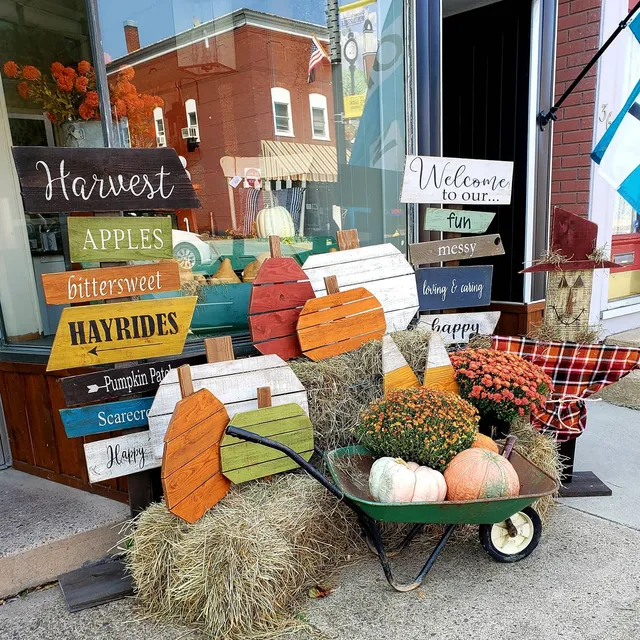 The Robin's Nest Collectibles