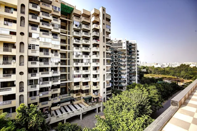 360 Degree hotel near medanta hospital Rajiv chowk gurugram