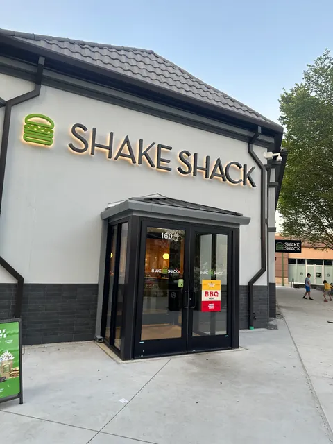 Shake Shack Ridge Hill