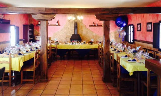 Bar Restaurante El Refugio Del Abuelo. Terraza De Verano, Piscina.