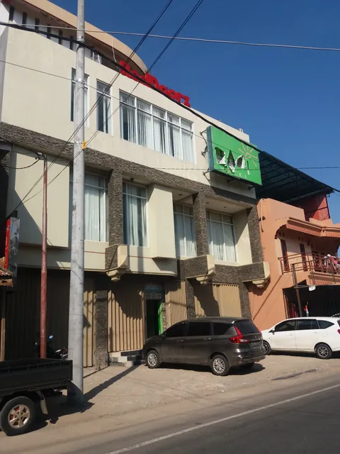 RedDoorz near Pantai Pede