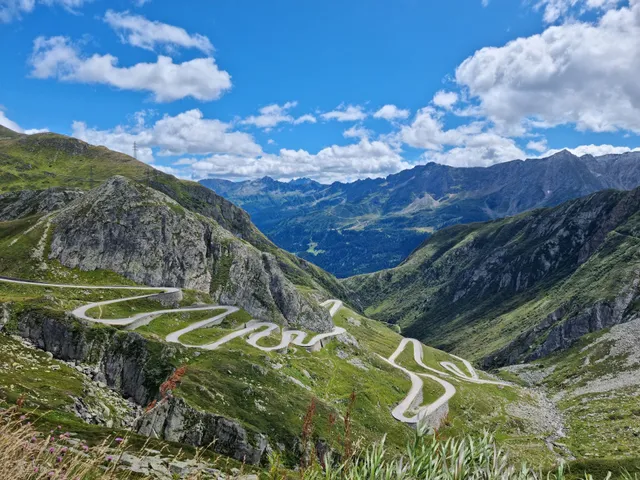 Grand Tour of Switzerland - Photo Spot Tremola