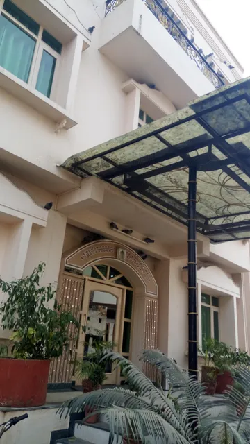 OYO 8051 Hotel Yesh Palace