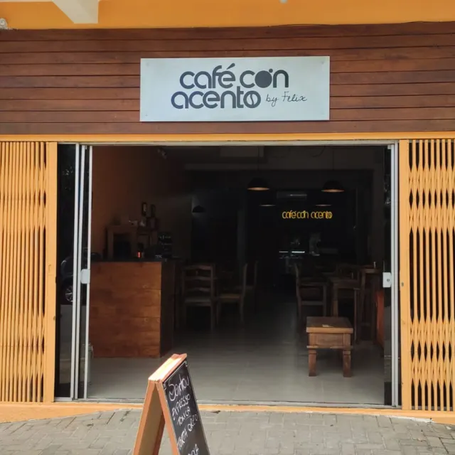 Café Con Acento by Felix