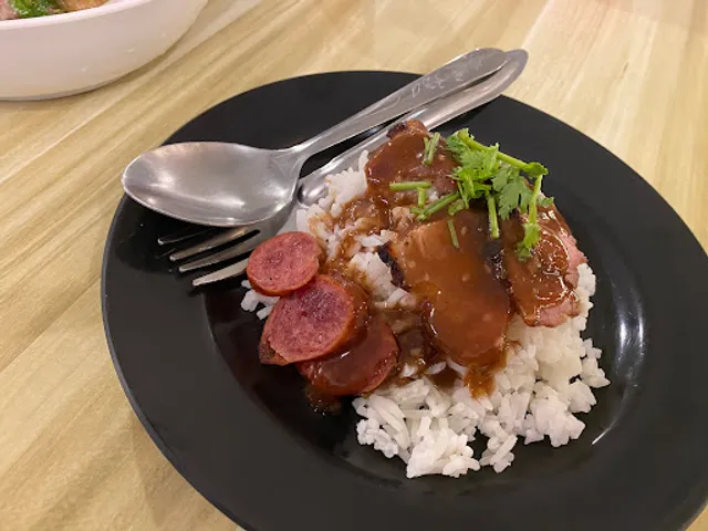 Kitti Khao Moo Daeng: Udom Suk BBQ Pork & Rice