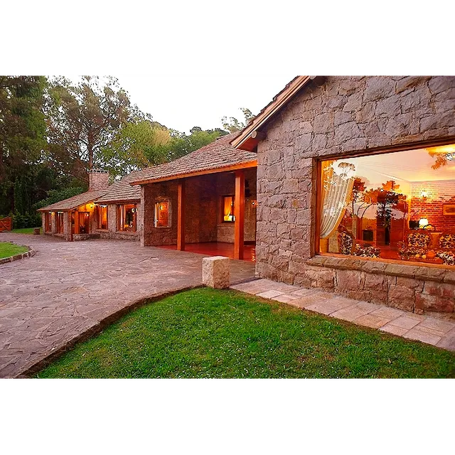 Los Nobles Hostal de Bosque