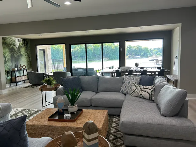 StayLakeNorman Luxury Vacation Rentals