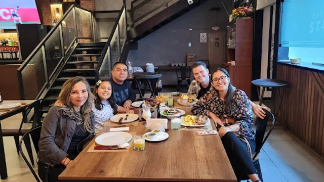 Cavenecia Steakhouse