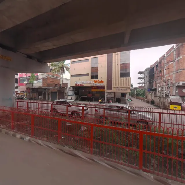 Hotel Walk Inn & W Cafe