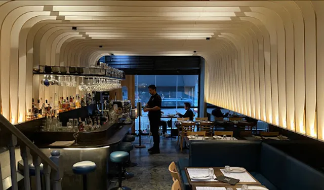 SALONA | 260A SWAN ST RICHMOND | Est. 1969